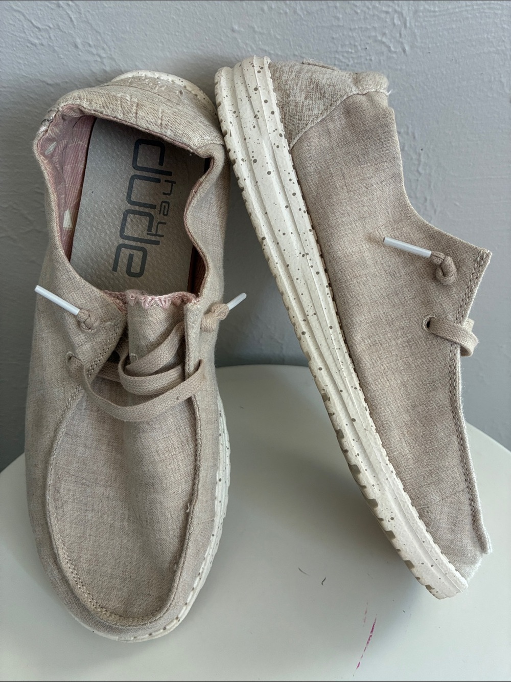 Hey Dude “Wendy” Linen Slip-On Loafers in Light Beige women’s sz 9